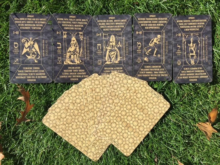 Preview: Golden Hermetic and Fortune Telling Tarot