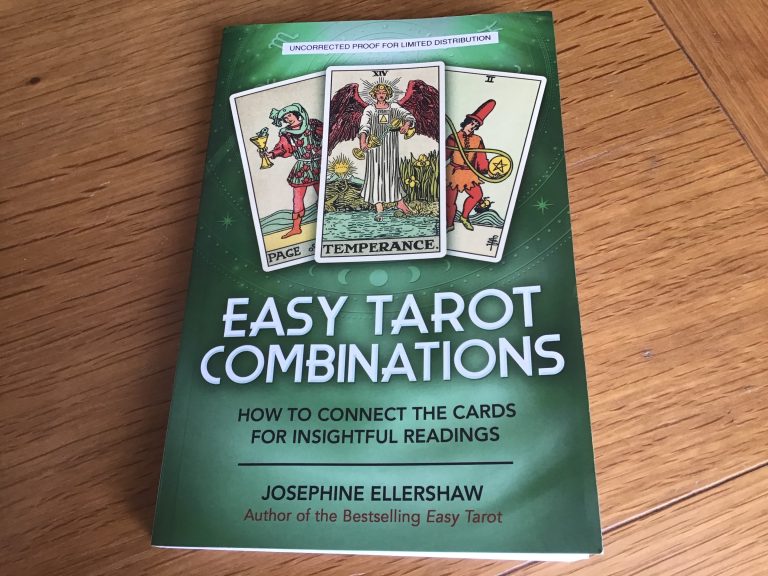 Book review: Easy Tarot Combinations