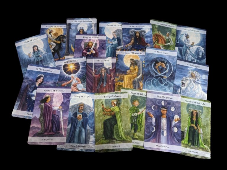 Deck Review:  The Lunar Tarot