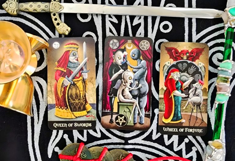 Deck Review:  Deviant Moon Tarot